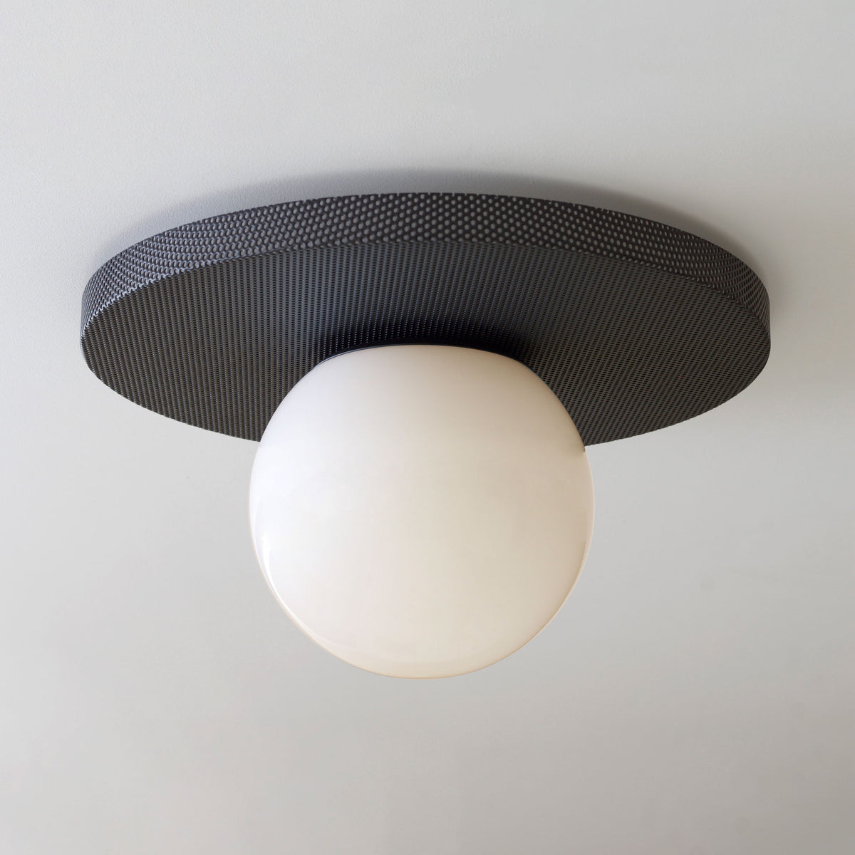 Otti 16" shown in Matte Black