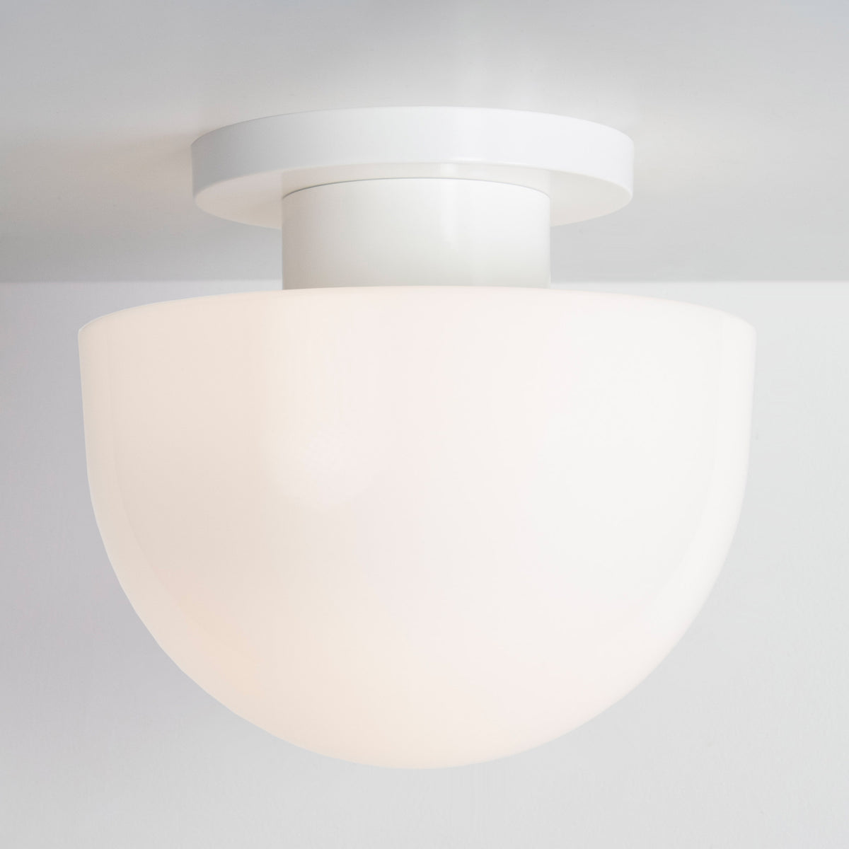 Anni Large shown with a White canopy and White accent finish