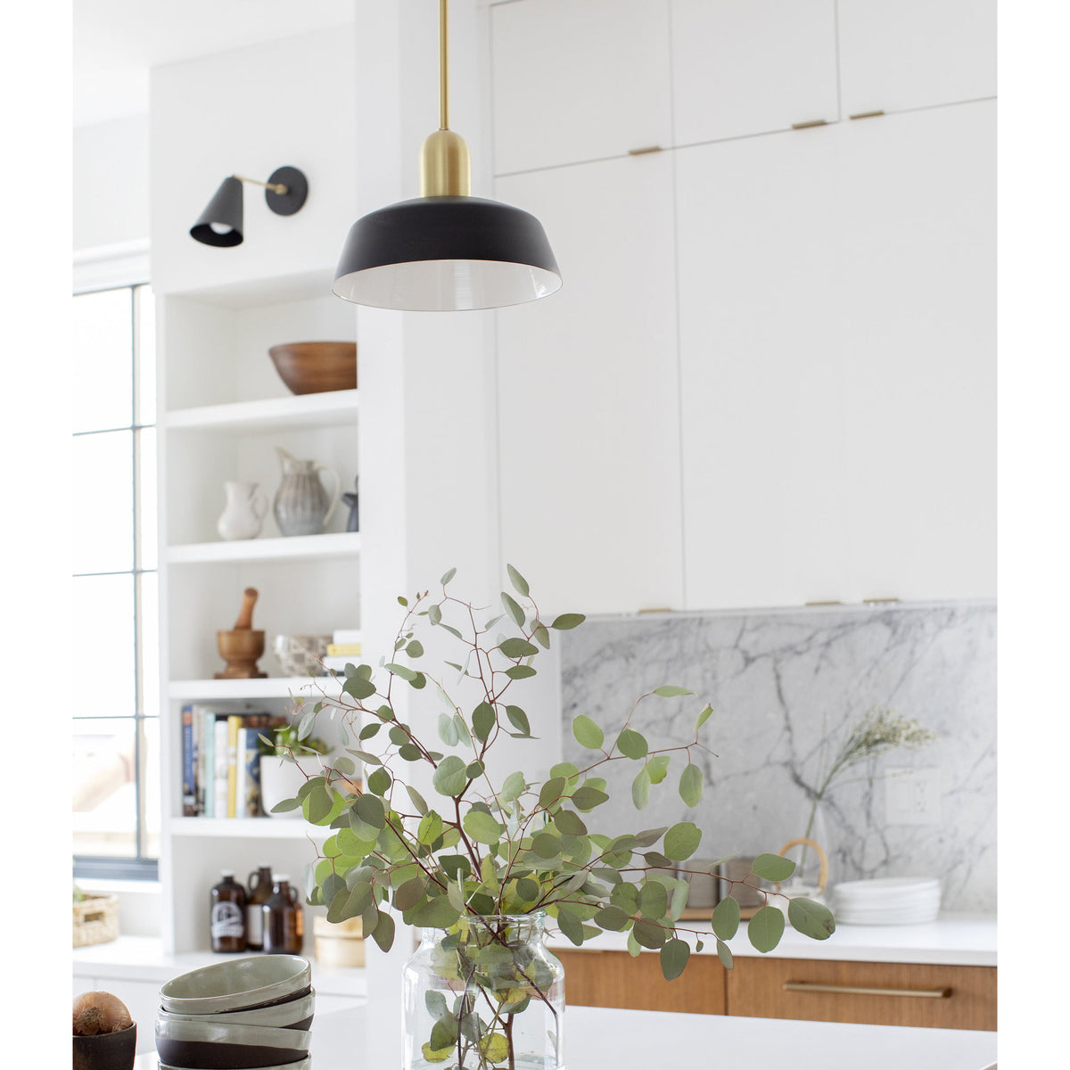Meadowlark 11" Luxe Rod shown in Matte Black with Brass. Interiors by Hazel & Brown. Photo by Janis Nicolay