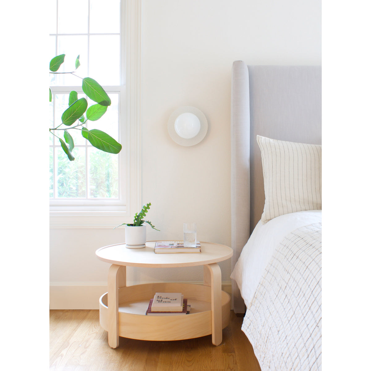 Otti 10" shown in White