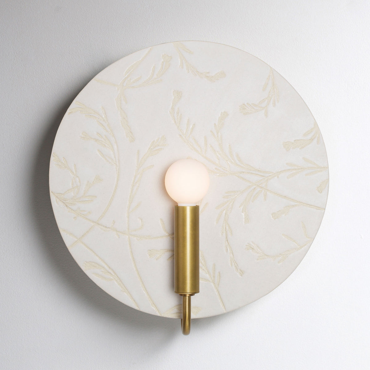 Tanglewood ADA shown in Heirloom Brass with a Natural White Tanglewood Ceramic 