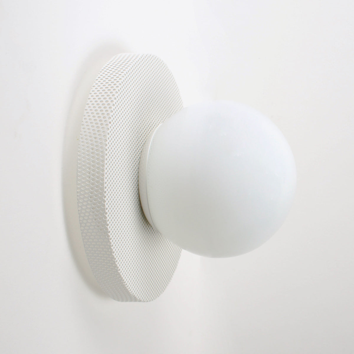 Otti 10" shown in White
