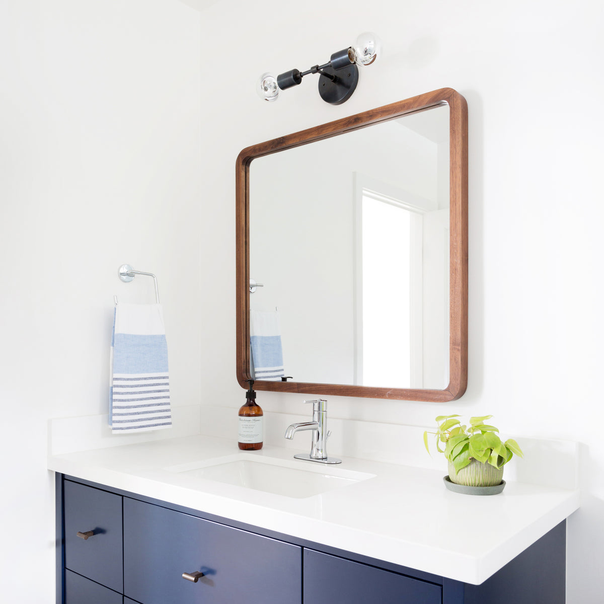 Vista 2 shown in Graphite Patina. Interior design by Carly Waters. Photo by Amy Bartlam