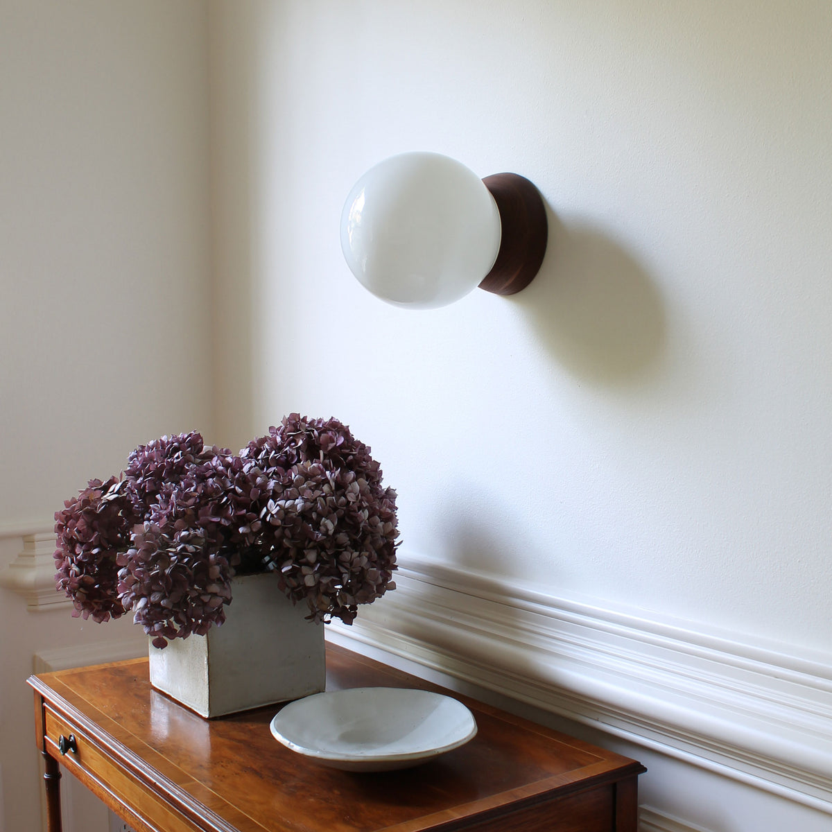 Wren 8" shown in Walnut